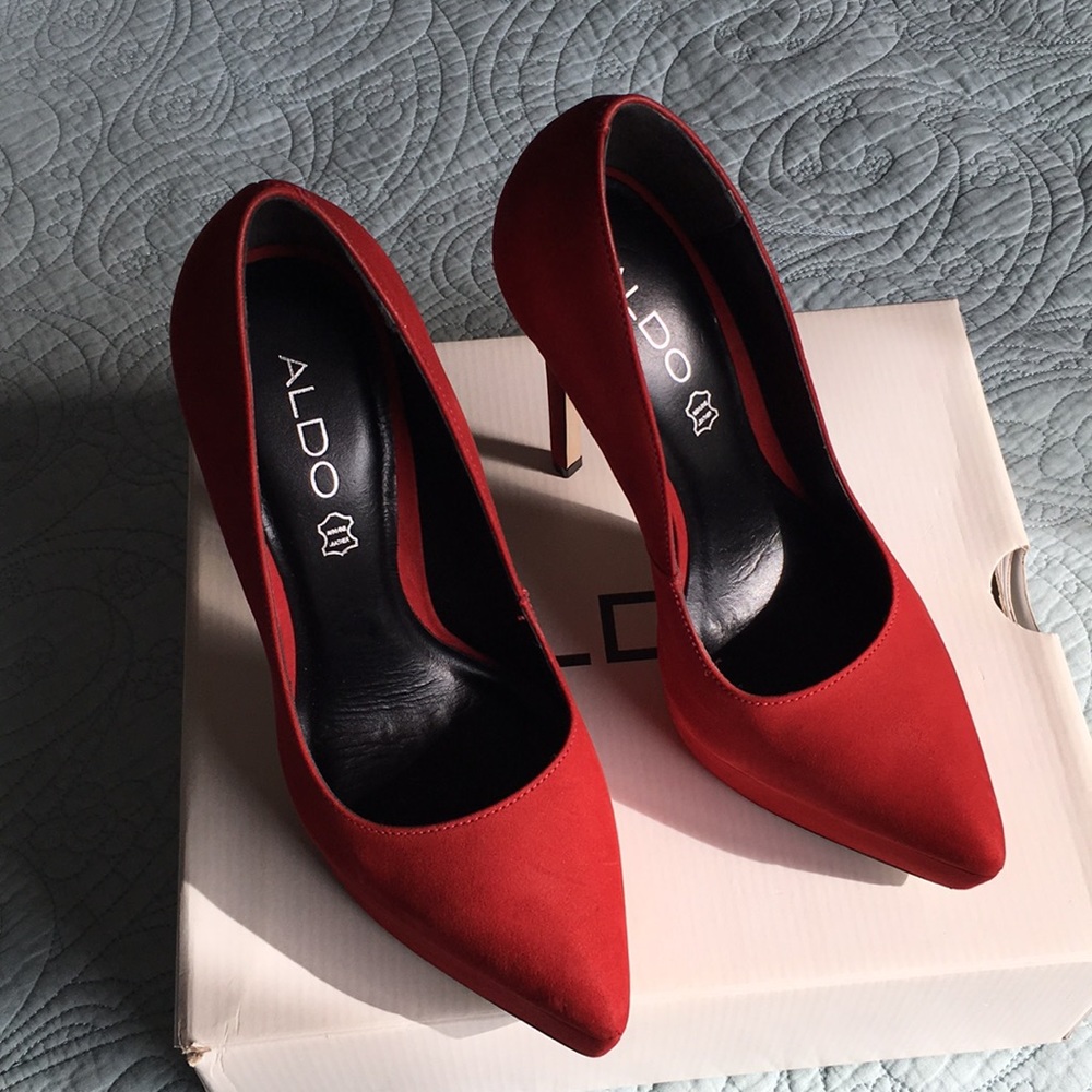 Suede Red point toe pumps